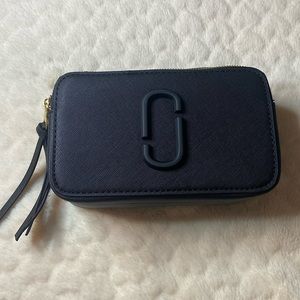 Never been used, Marc Jacob’s snapshot bag!